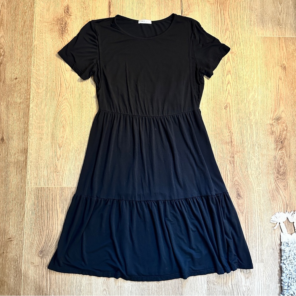 Women’s Maternity Nursing Black Short Sleeve Crewneck Dress in Size Medium